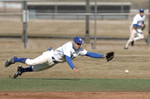 baseball-player-572620_640